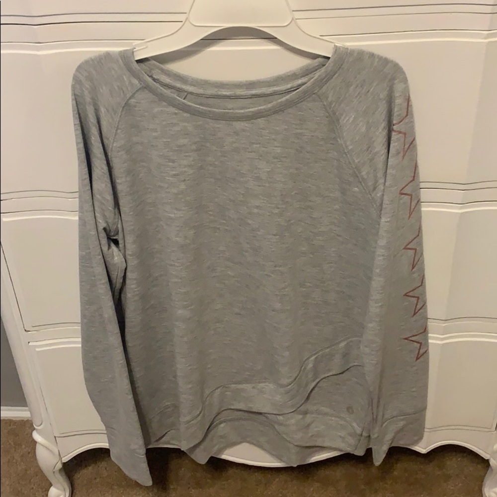 Xersion on Gray Long Sleeve Shirt With Star Design